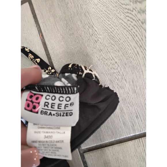 Coco Reef Bra Sized 34DD One Piece Swimsuit Black Floral Daisy Underwire V-Neck - Picture 3 of 3